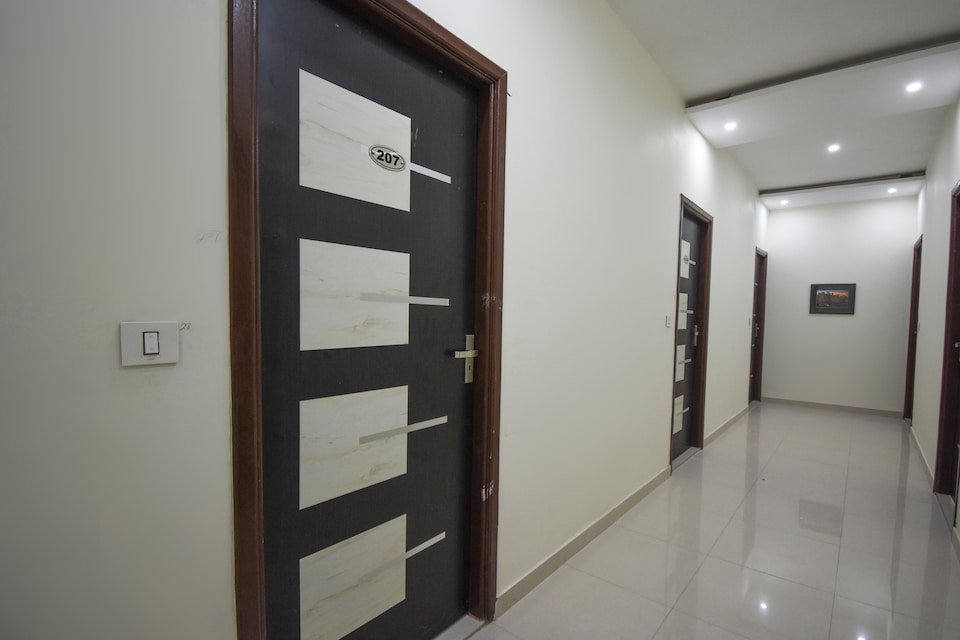 OYO 63583 Hotel Broadway, Ranjit Avenue Amritsar, Amritsar