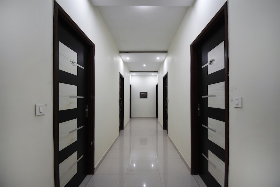 OYO 63583 Hotel Broadway, Ranjit Avenue Amritsar, Amritsar