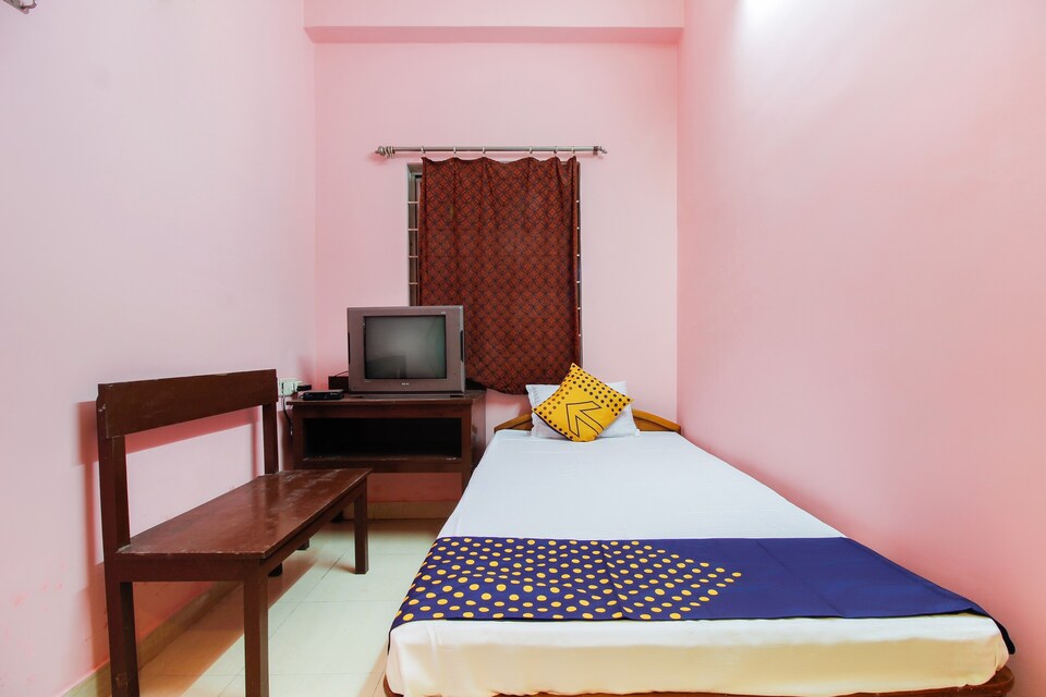 SPOT ON Lovely Guest House, SPOT ON Guwahati, Book ₹400 OYO
