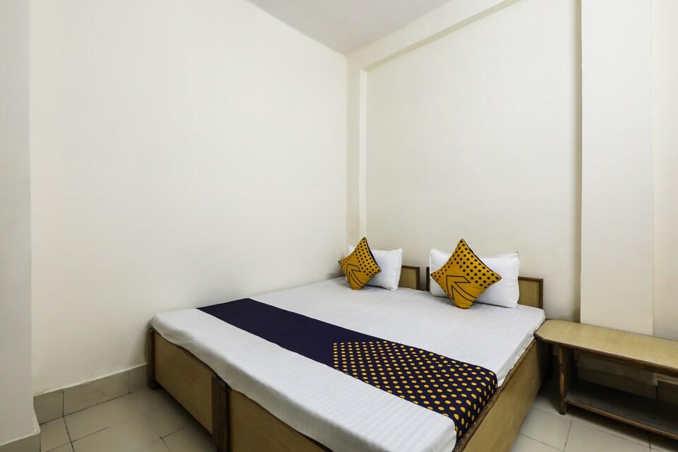SPOT ON 63658 Rose Palace, Railway Station Hamidia Road Bhopal, Bhopal