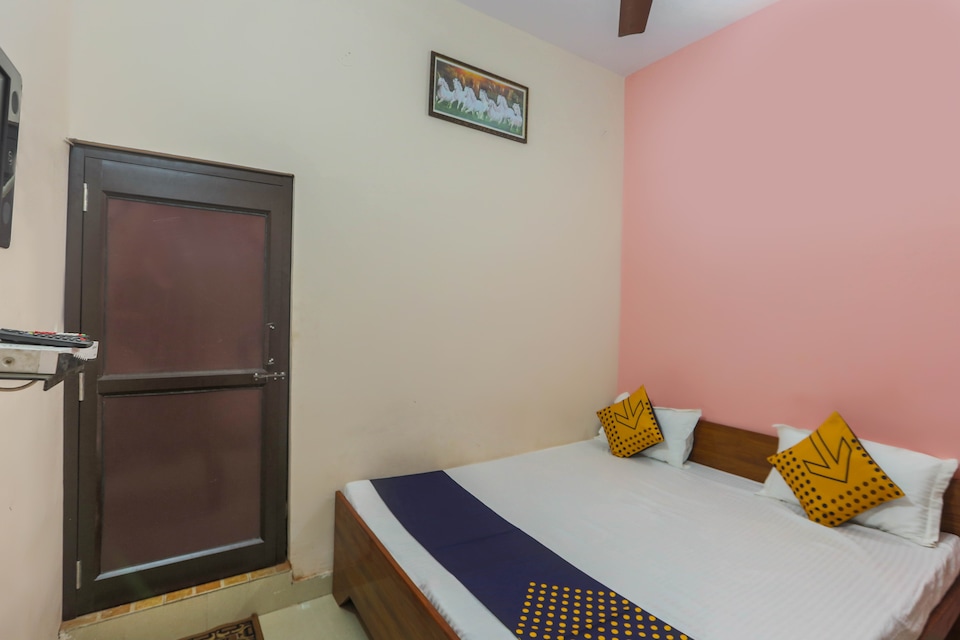 SPOT ON 63670 Hotel Raj Ratan Guest House, Pilibhit Bypass Road, Bareilly