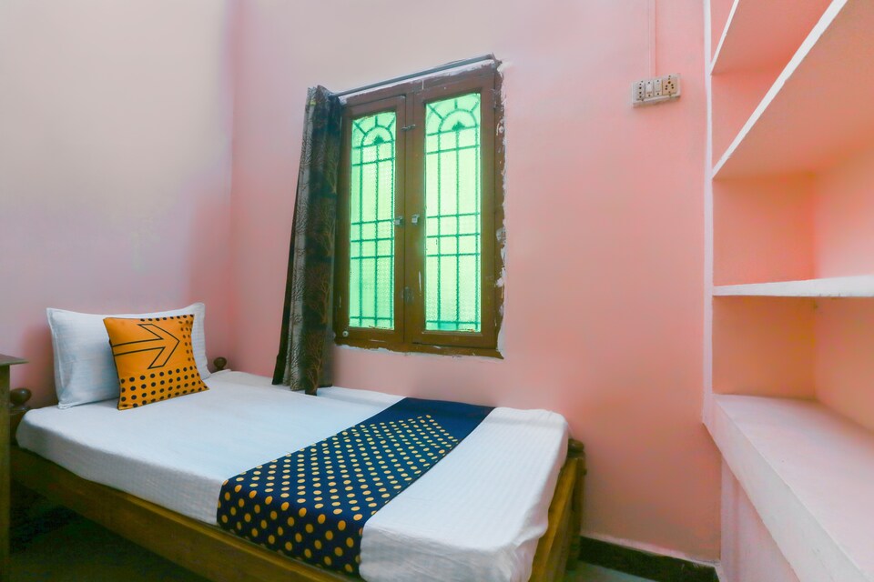 SPOT ON 63682 Tharun Guest House, Vellore, Vellore