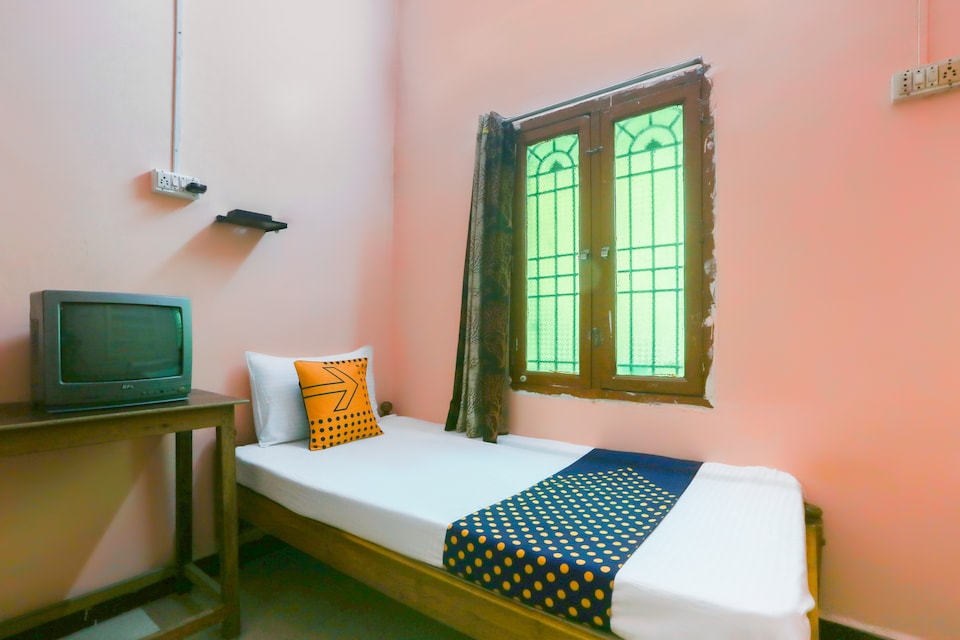 SPOT ON 63682 Tharun Guest House, Vellore, Vellore