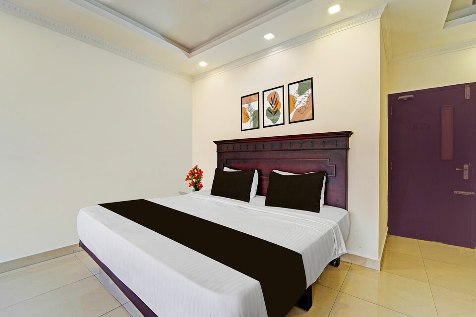 Hotel O Padma Junction MG Road, MG Road Kochi, Kochi