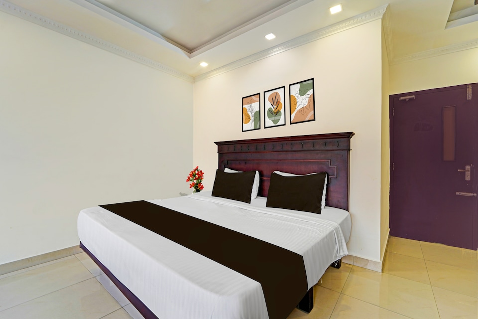 Hotel O Padma Junction MG Road, MG Road Kochi, Kochi
