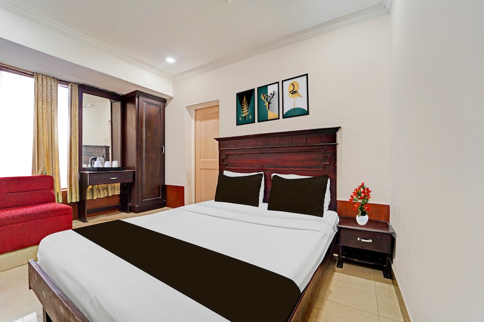 Hotel O Padma Junction MG Road, MG Road Kochi, Kochi