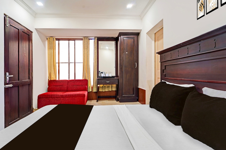 Hotel O Padma Junction MG Road, MG Road Kochi, Kochi