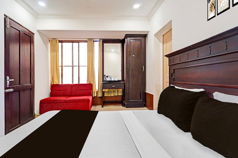Hotel O Padma Junction MG Road, MG Road Kochi, Kochi