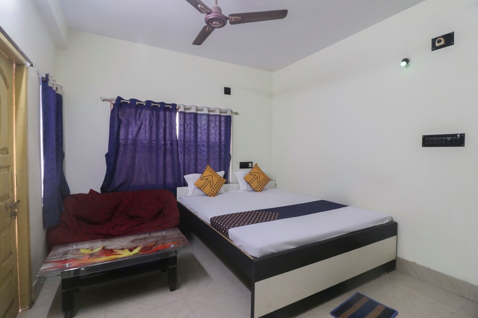 SPOT ON 63716 Hotel Rajgrand, Hazarduari, Berhampore