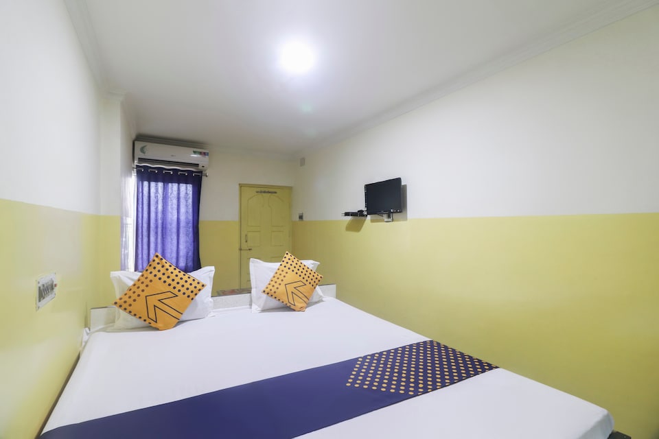 SPOT ON 63716 Hotel Rajgrand, Hazarduari, Berhampore