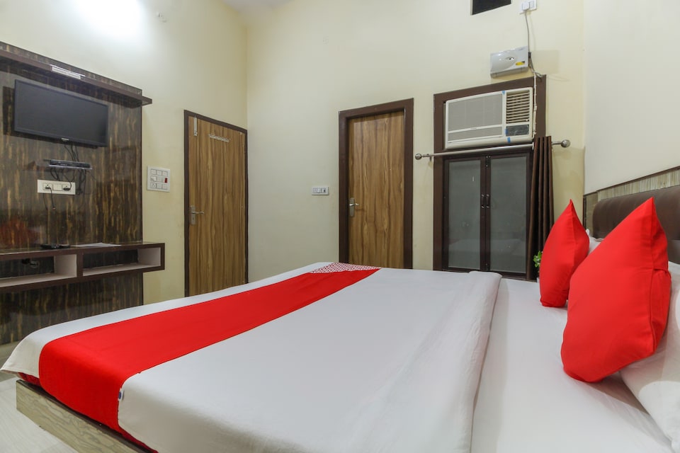 OYO 63728 Hotel Yamuna Vilas, Mathura Station, Mathura