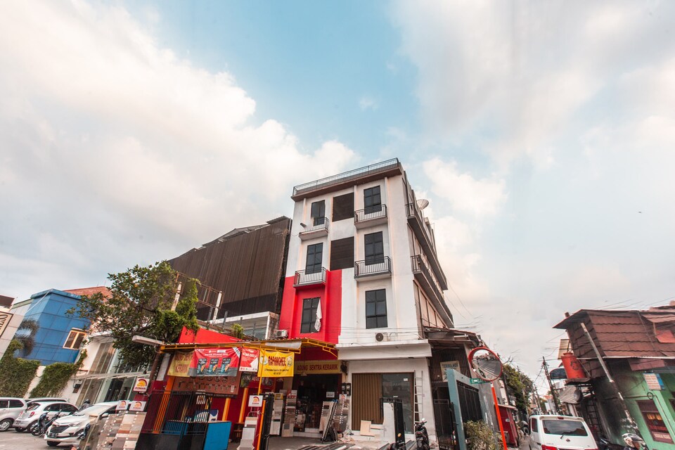 OYO Life 1904 Rawasari Residence, Salemba, Jakarta