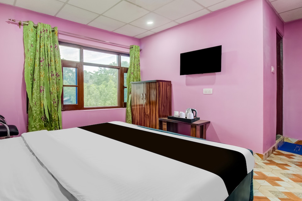 Collection O Airport Road Solina, Lal Chowk Srinagar, Srinagar