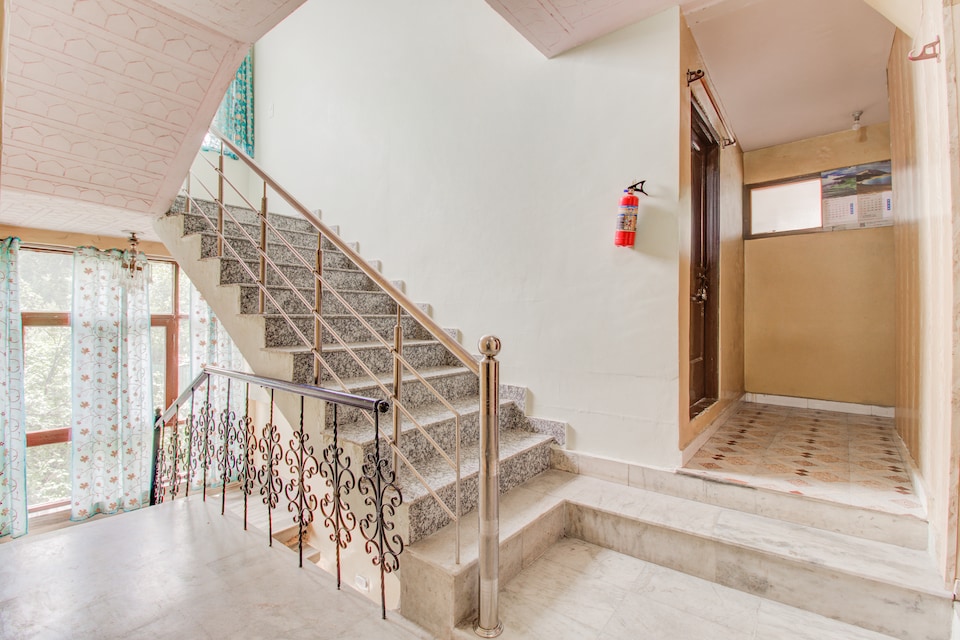 Collection O Airport Road Solina, Lal Chowk Srinagar, श्रीनगर