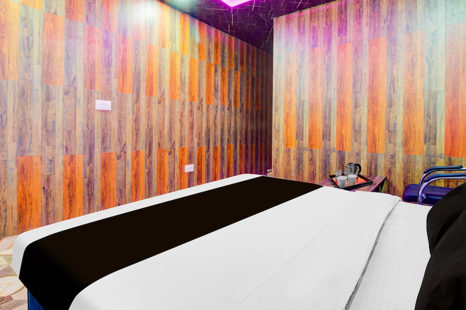 Collection O Airport Road Solina, Lal Chowk Srinagar, Srinagar