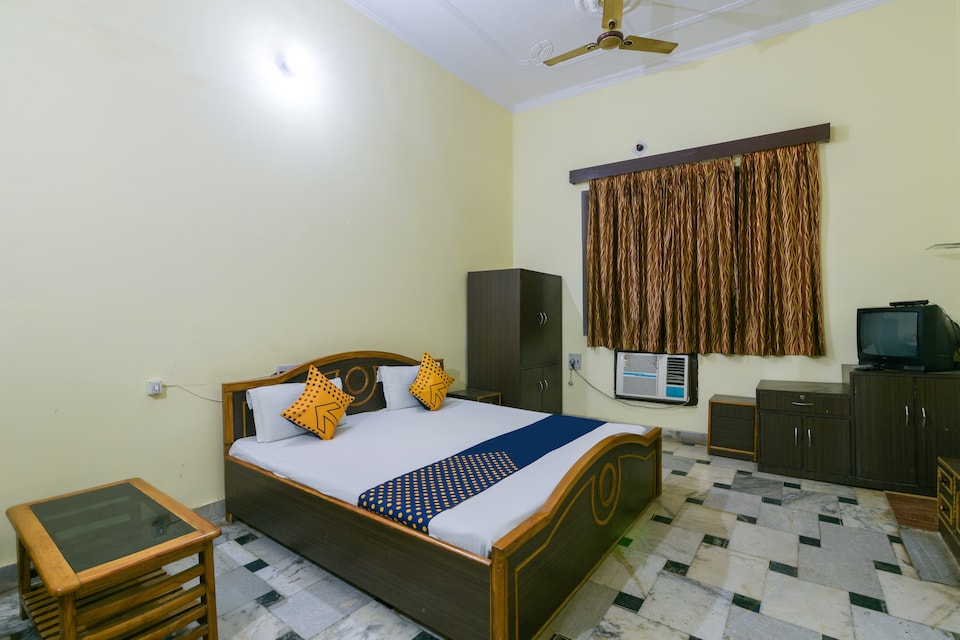 SPOT ON 63800 Hotel Anushka, Bahraich, Bahraich