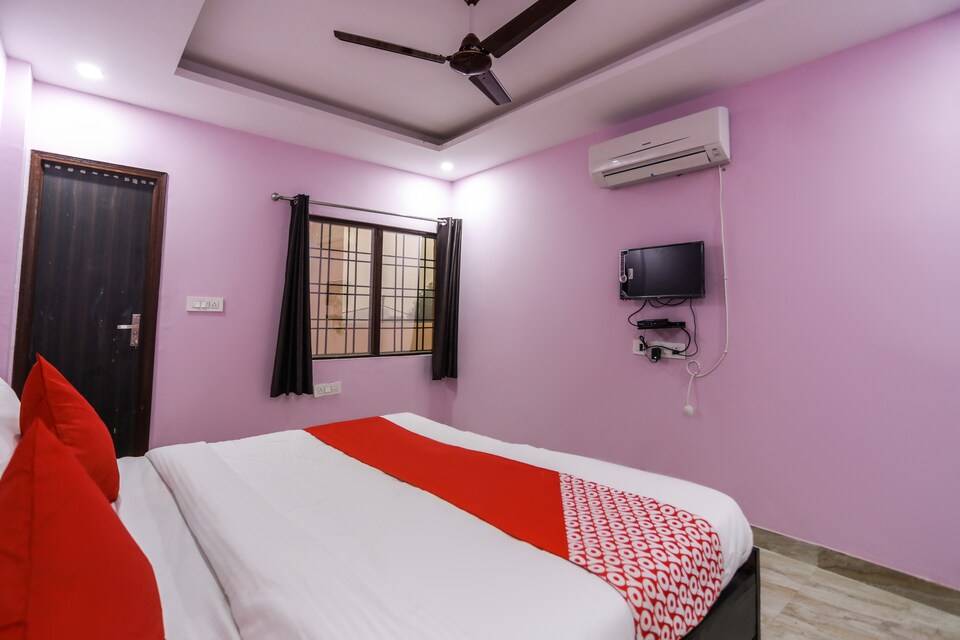 OYO The New View Hotel Near Gnida Office Metro Station, Greater Noida, Noida