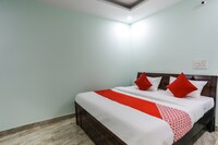 OYO The New View Hotel Near Gnida Office Metro Station