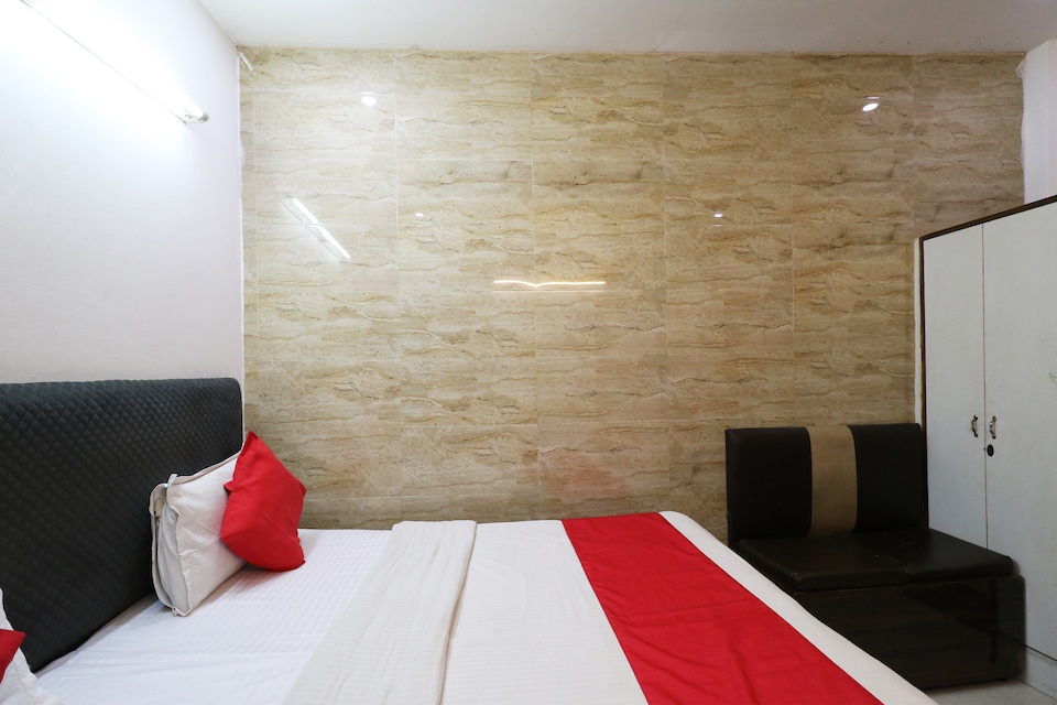 OYO 63837 Ambica Inn, South Delhi East, Delhi