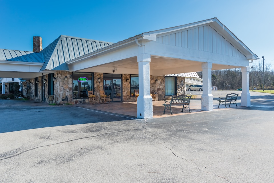 OYO Hotel Sweetwater TN West, Sweetwater TN, Sweetwater TN