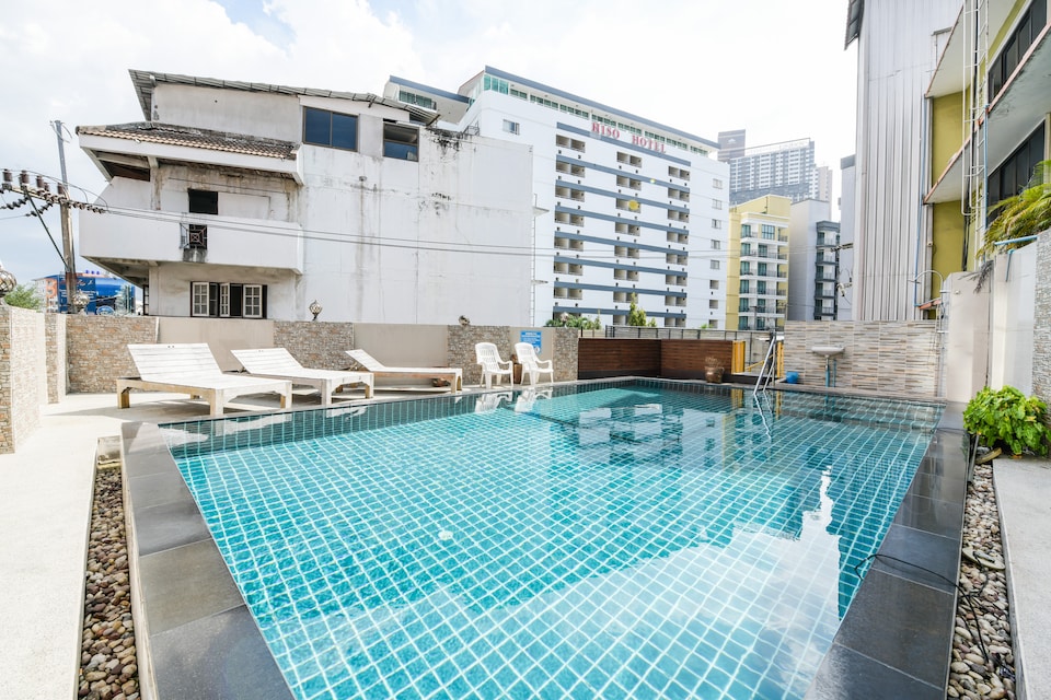 OYO 400 Tez Palace, Phra Tamnak Mountain P1, Pattaya