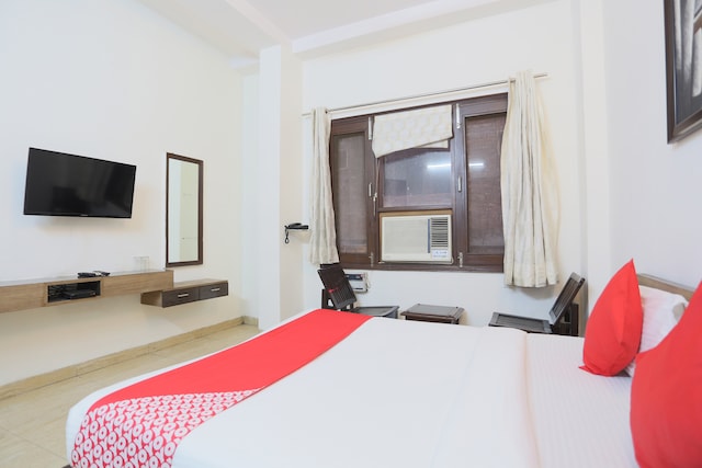 Hotel O Mominpur Guest House
