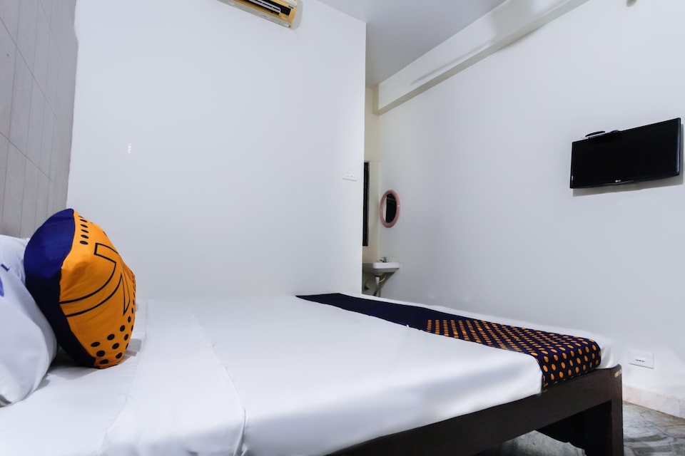 SPOT ON 63887 Sam Lodge , Nagapattinam city, Nagapattinam