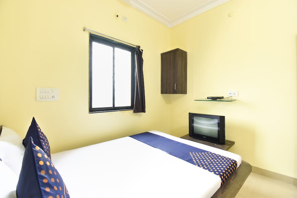 SPOT ON A1 Lodge, Malshiras, Solapur