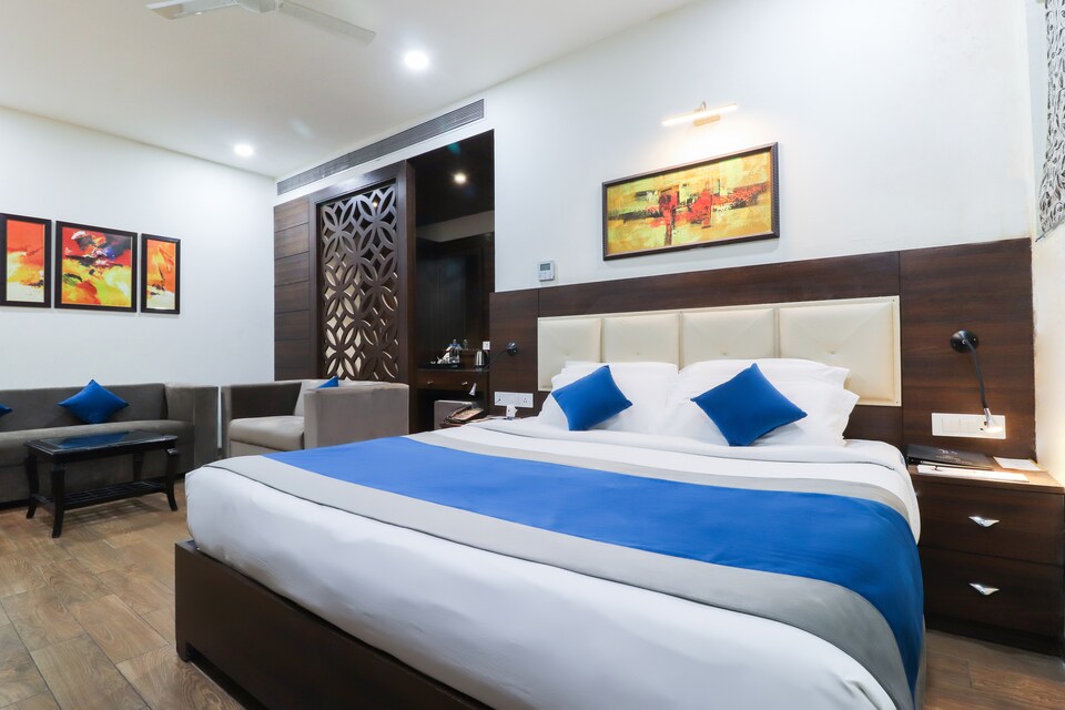 Palette - J B Skyhilton Inn , Alambagh Lucknow, Lucknow