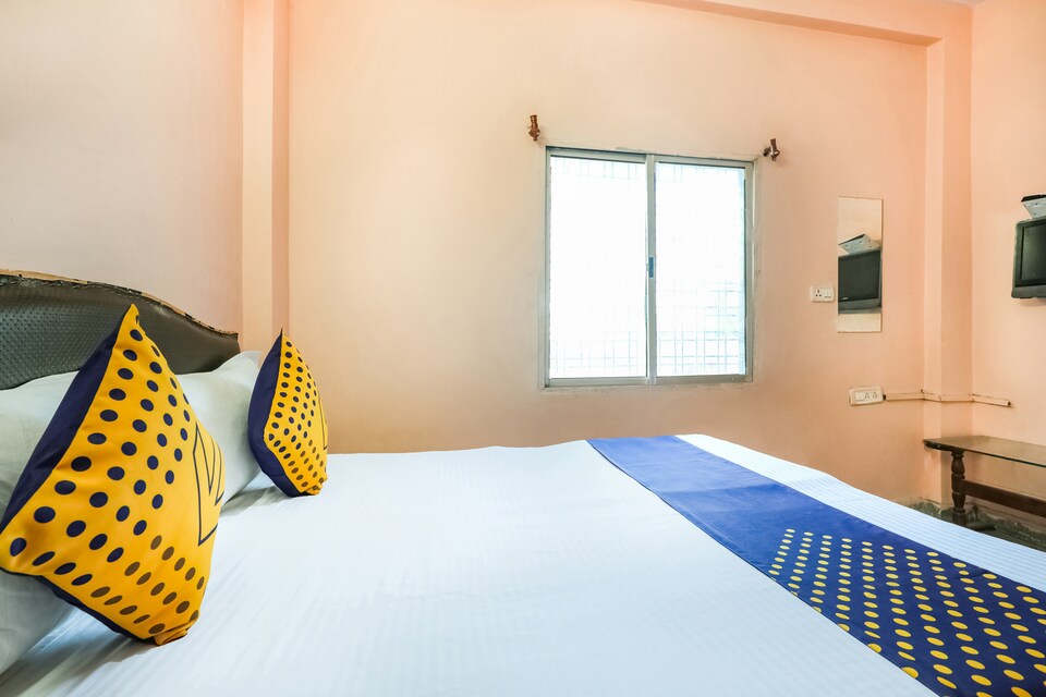 SPOT ON 63914 Hotel Radhe Krishn, Harda, Harda