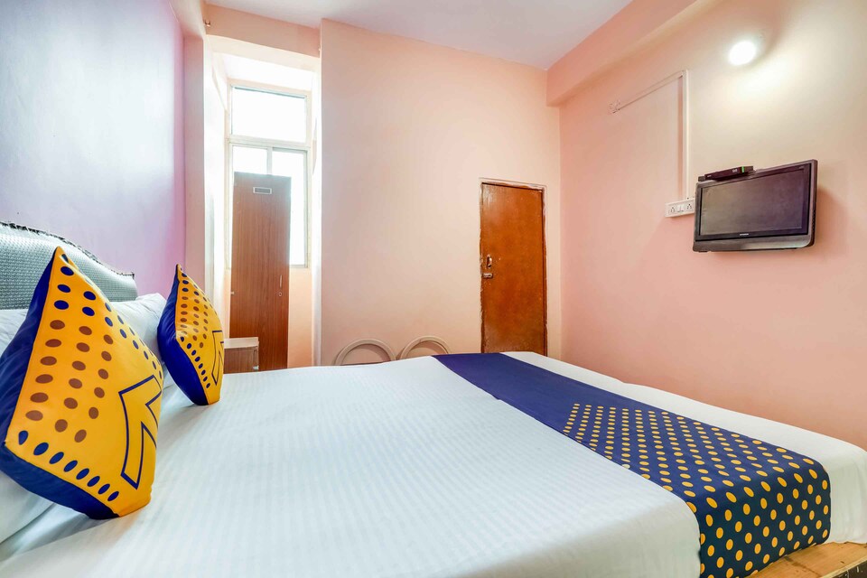 SPOT ON 63914 Hotel Radhe Krishn, Harda, Harda