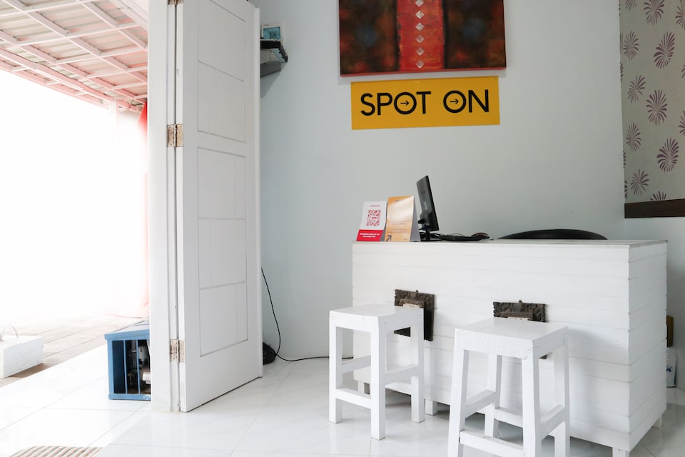 SPOT ON 1944 Inezdior, Lolong, Padang