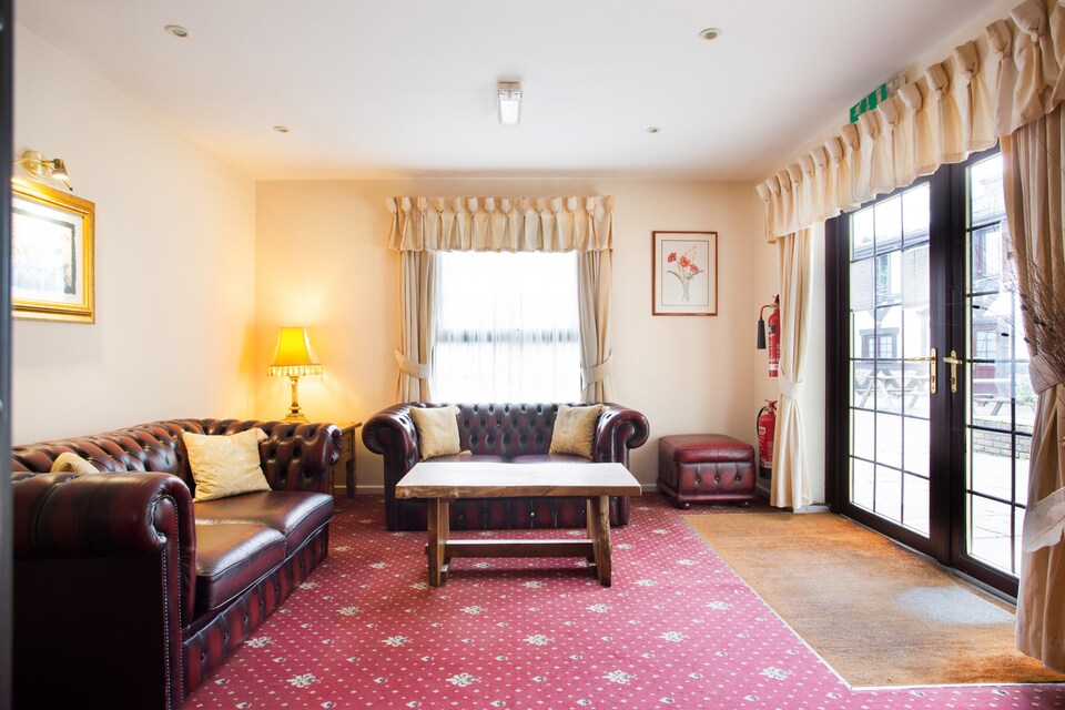 OYO The Whitehouse Inn, Truro (South England), Truro