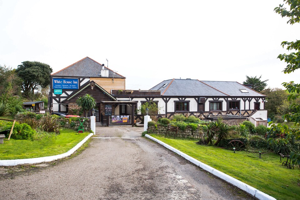 OYO The Whitehouse Inn, Truro (South England), Truro