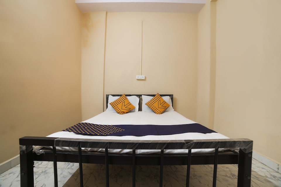 SPOT ON 63930 Athar Guest House, CA road Gandhibagh Road, Nagpur