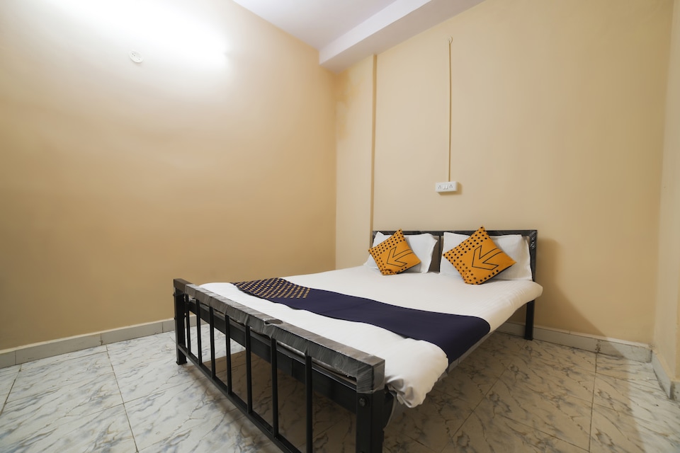 SPOT ON 63930 Athar Guest House, CA road Gandhibagh Road, Nagpur