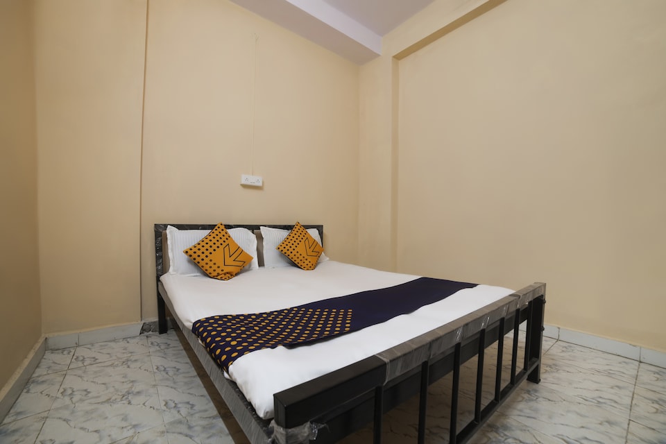 SPOT ON 63930 Athar Guest House, CA road Gandhibagh Road, Nagpur