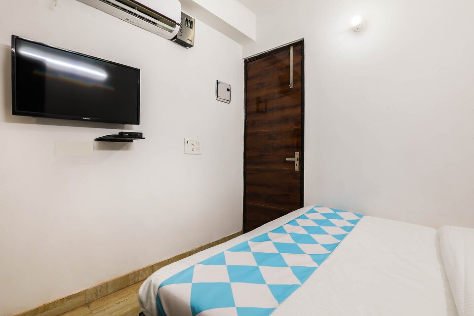 OYO Home 63962 Elegant Stay, Pitampura - Rohini Delhi, Delhi
