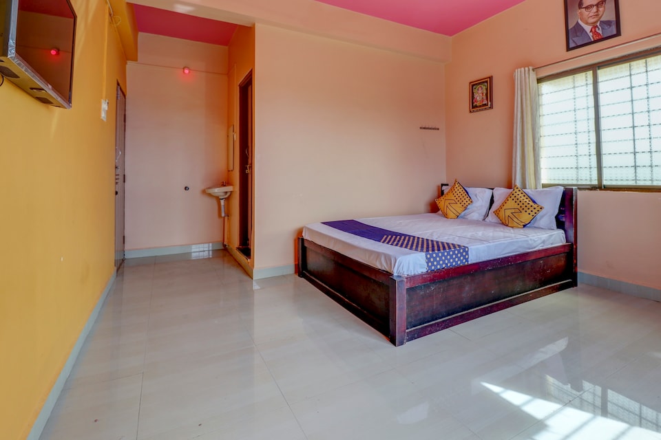 SPOT ON 63982 Hotel Tanishka Lodging Boarding, Athani, Athani