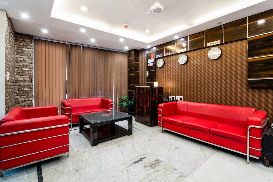 Collection O Mera Eternity, Noida Stadium, नोएडा