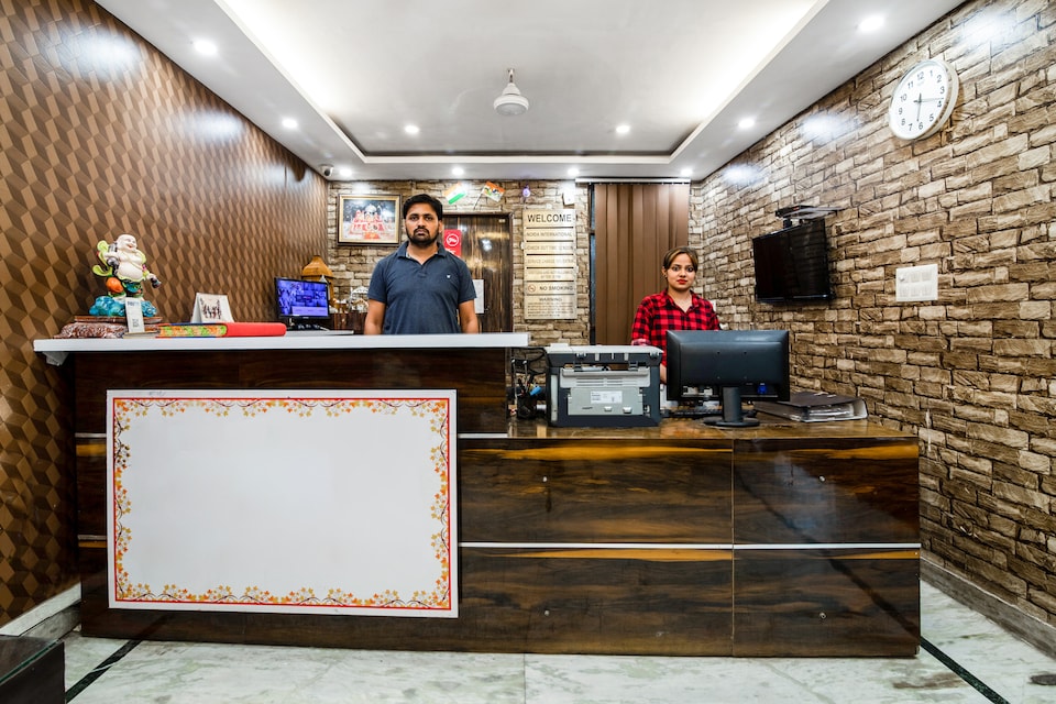 Collection O Mera Eternity, Noida Stadium, नोएडा