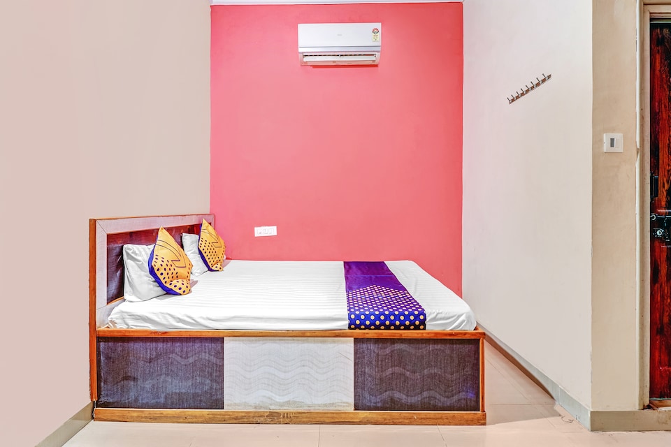 SPOT ON 63992 Sri Renuka Lodge, Kustagi, Kustagi