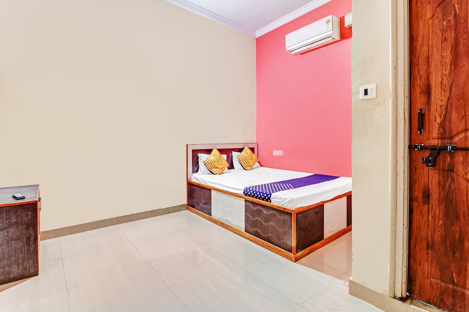 SPOT ON 63992 Sri Renuka Lodge, Kustagi, Kustagi