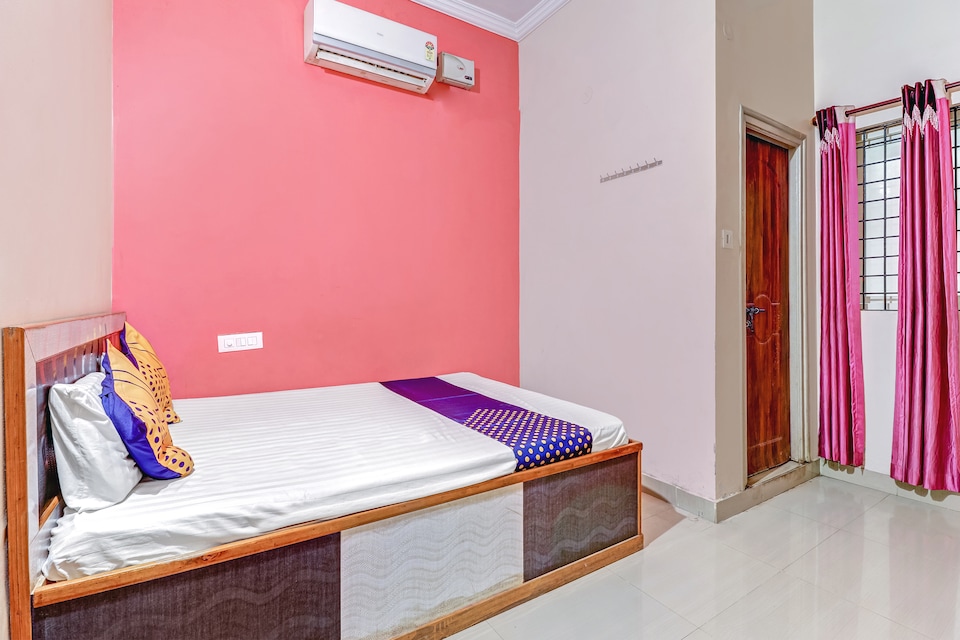 SPOT ON 63992 Sri Renuka Lodge, Kustagi, Kustagi