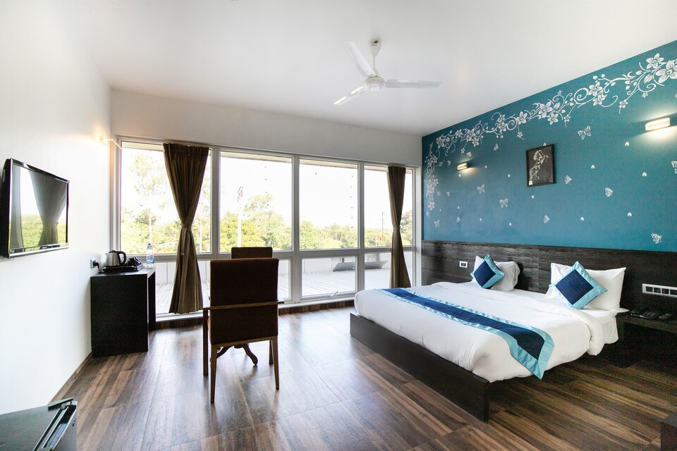 Palette - Hotel Silver Leaf Village, Vapi, Vapi