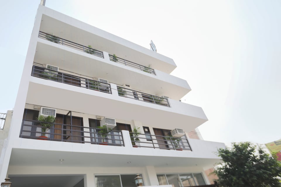 OYO Townhouse 64035 Noida Grand, Noida City, Noida