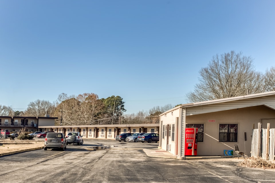 Book Hotel Bald Knob AR Hwy 64, AR from 49 OYO Hotels