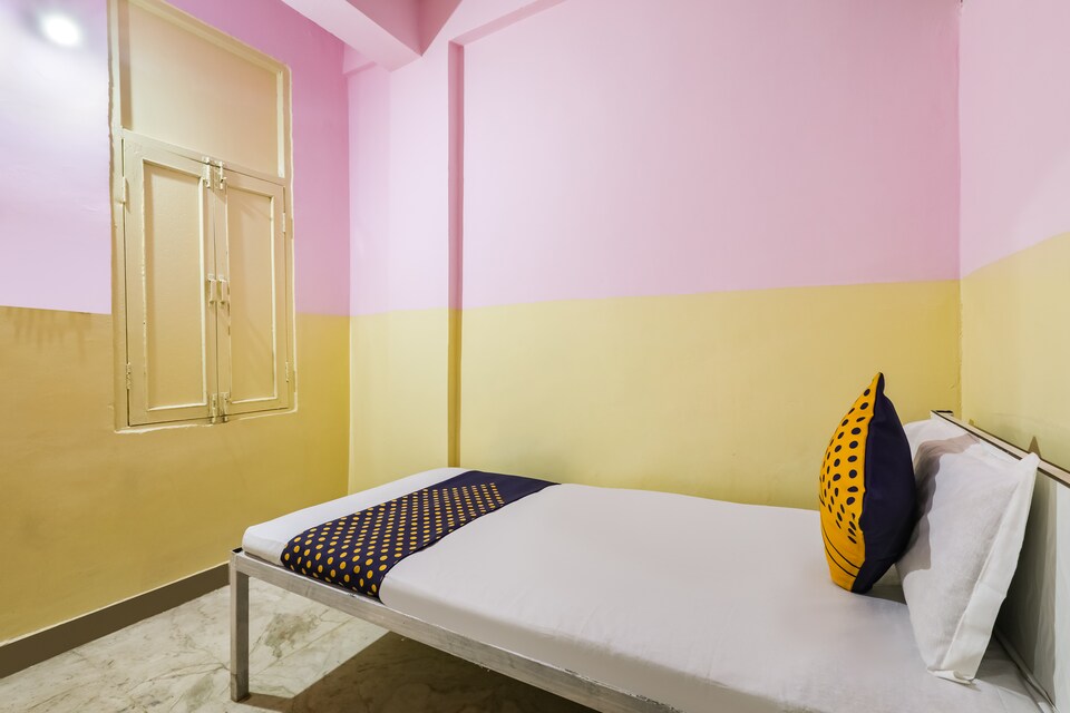 SPOT ON 64054 Basera Lodge, Hamidia Road Bhopal, Bhopal