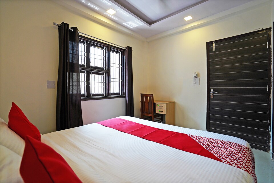 OYO Discovery Inn Near New Ashok Nagar Metro Station, Anand Vihar Delhi, Delhi