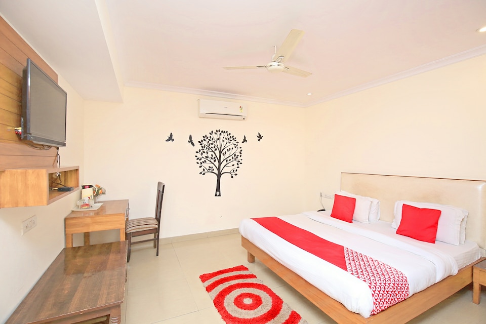 OYO 5190 Hotel Golden Inn, Railway Station Chandigarh, Chandigarh